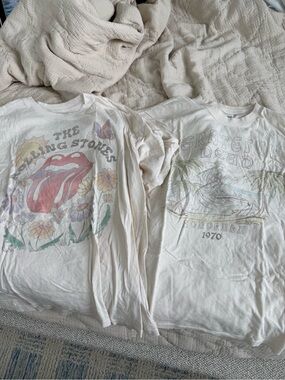 American Eagle Outfitters White Graphic Short Sleeve Tee